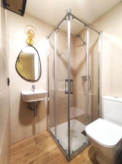 Oasis Suites Fernando IV Севиля Екстериор снимка